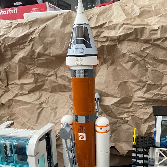 Lego City Sets (Police Station + Launch Control) - Picture 6 of 13